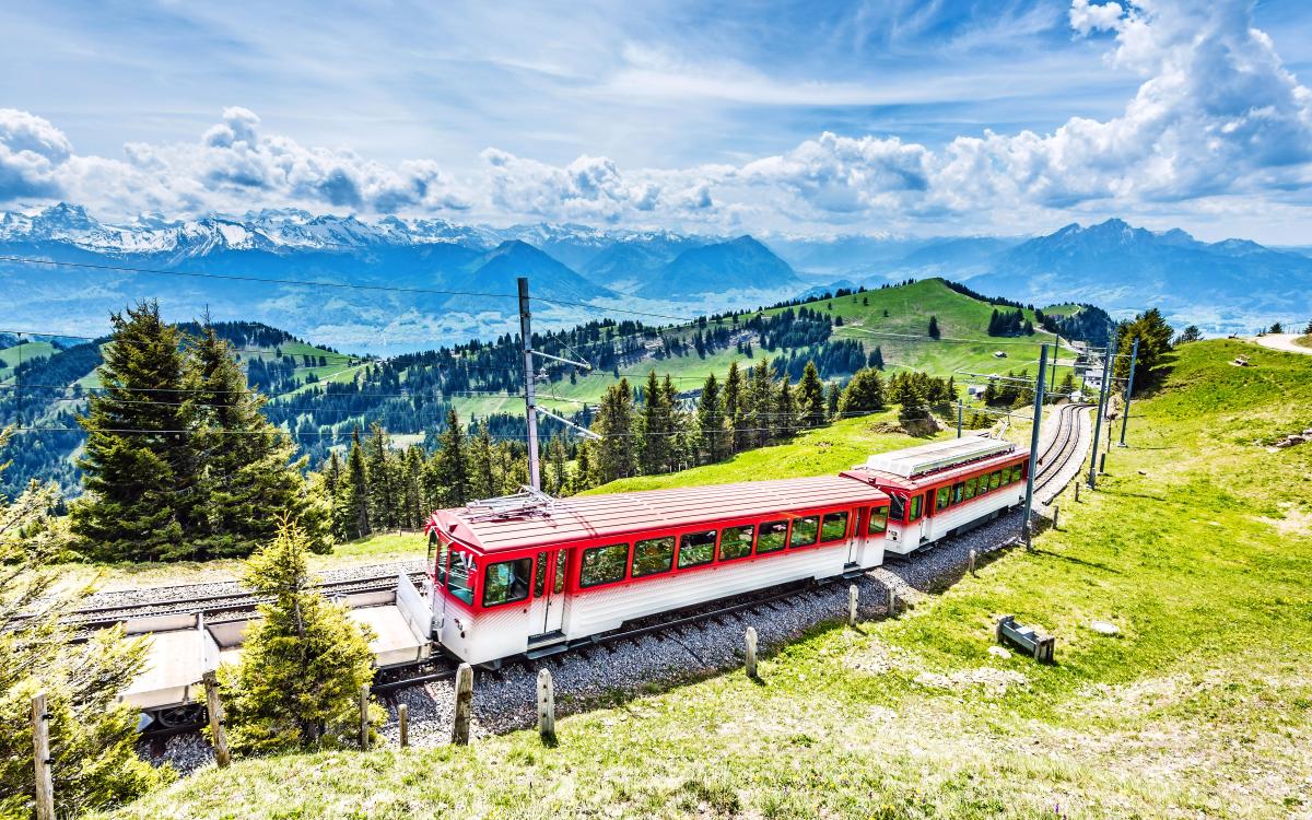 Rigibahn mit Sicht auf den Vierwaldstättersee und die Voralpen