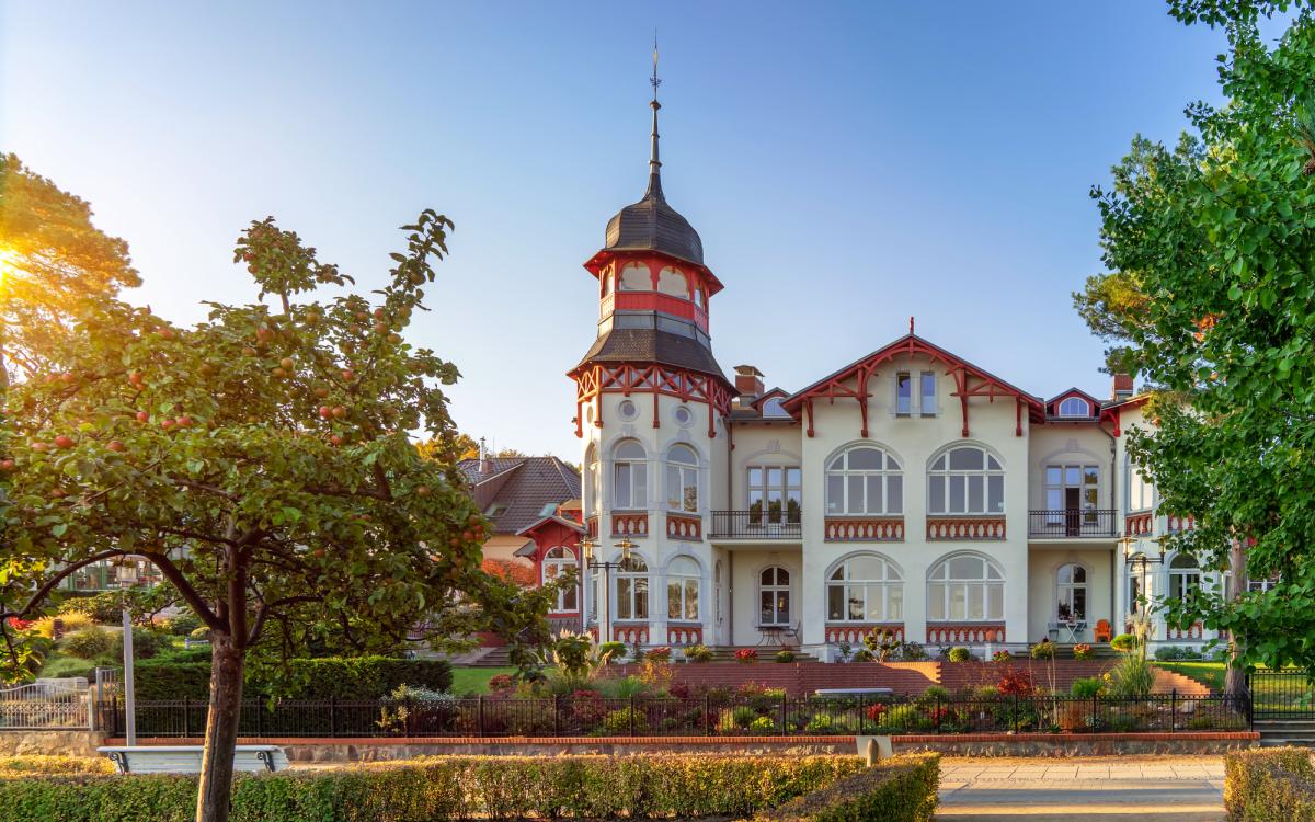 Strandpromenade von Zinnowitz im Herbst auf der Insel Usedom, Deutschland