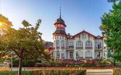 Strandpromenade von Zinnowitz im Herbst auf der Insel Usedom, Deutschland