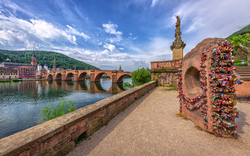Liebesschlösser vor der Alten Brücke in Heidelberg