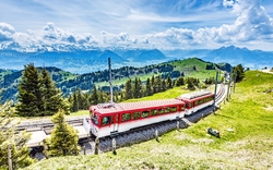 Rigibahn mit Sicht auf den Vierwaldstättersee und die Voralpen