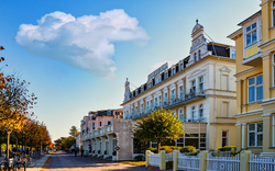 Promenade in Ahlbeck auf Rügen an der Ostsee