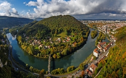 Blick auf den Fluss Doubs
