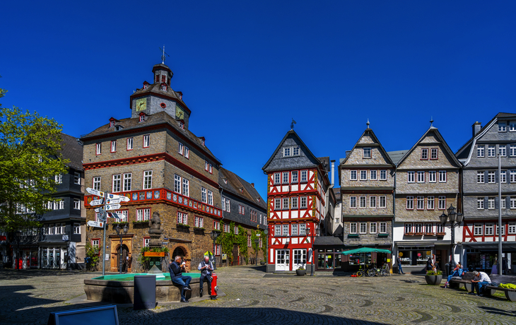 Rathaus und Marktplatz von Herborn