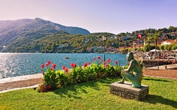 Frauenskulptur an der Promenade von Ascona