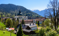 Kloster Ettal zwischen Garmisch-Partenkirchen und Oberammergau in Bayern, Deutschland