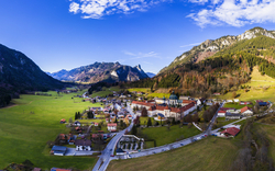 Kloster Ettal zwischen Garmisch-Partenkirchen und Oberammergau in Bayern, Deutschland