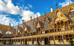 Innenhof des Hôtel-Dieu, Beaune, Frankreich