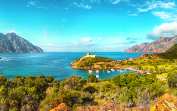 Girolata auf der als Naturschutzgebiet ausgewiesenen Halbinsel La Scandola