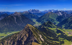 Panoramablick auf den Berg Thaneller in den Lechtaler Alpen, Tirol, Österreich.